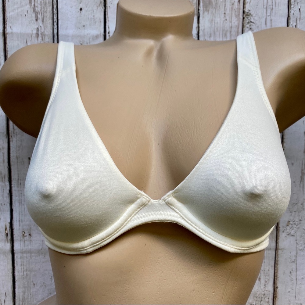 NEW Victoria's Secret Body by Victoria Underwire Bra 32B